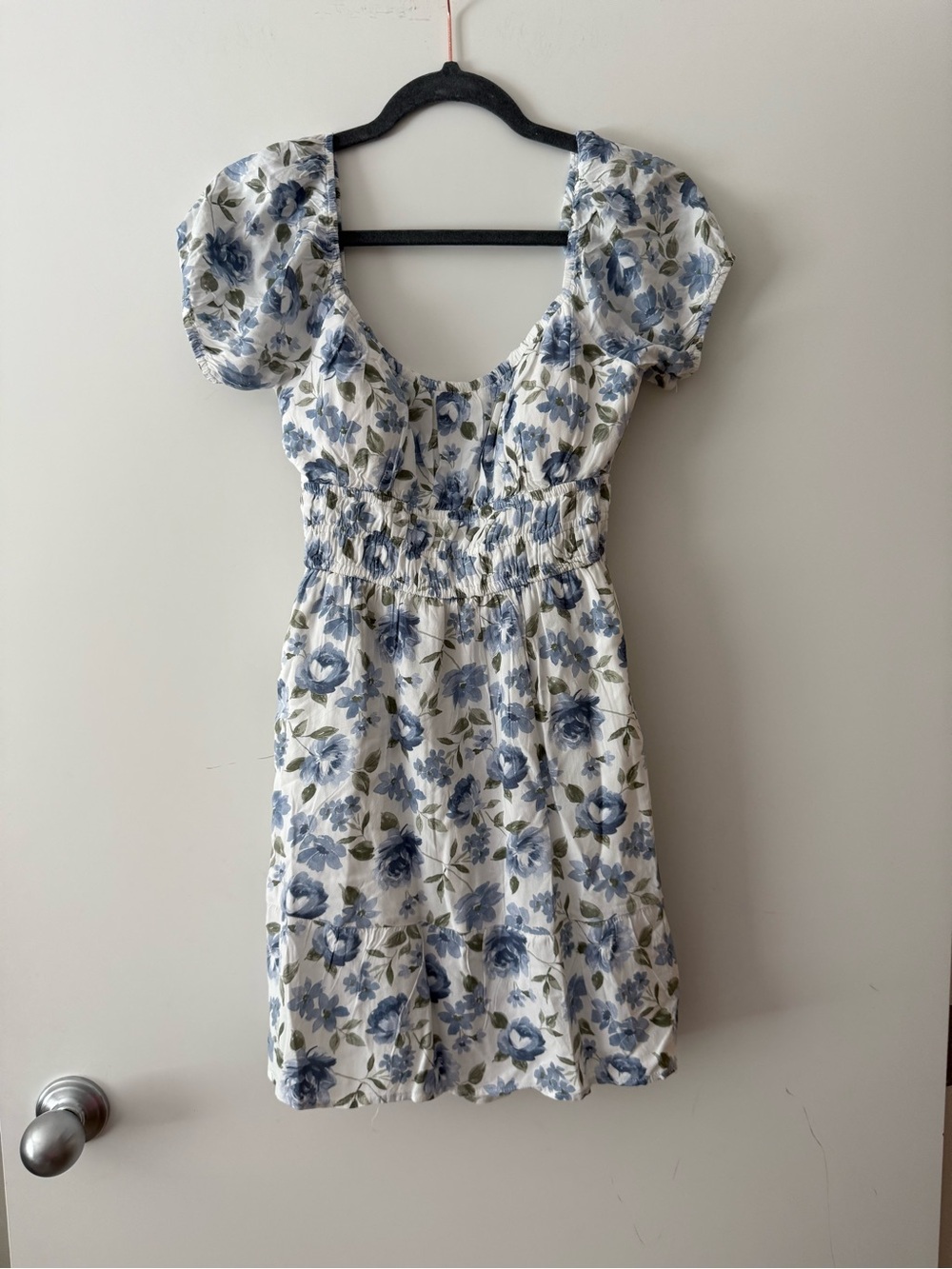 Hollister Blue and White Floral Puff Sleeve Mini Dress